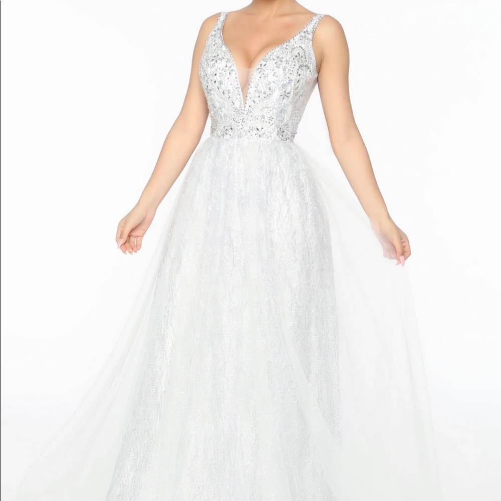 Fashion Nova - Living my dream embellished maxi gown
Wedding gown/ Prom dress
